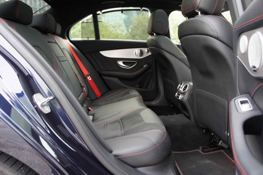 Интерьер Mercedes-AMG C43 4Matic (W205) 2018 года  (MY) (фото 6 из 9)